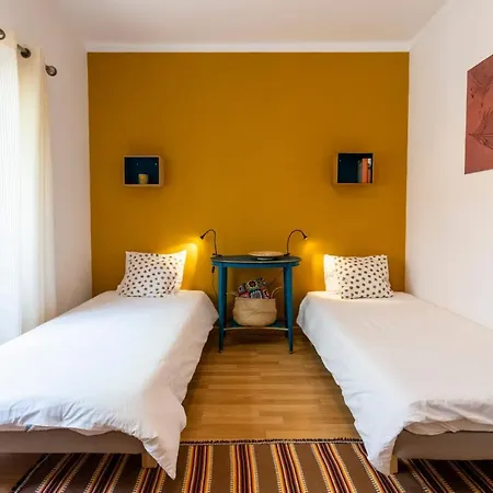 Daire Sunny Place- Walking Distance To The Beach *
