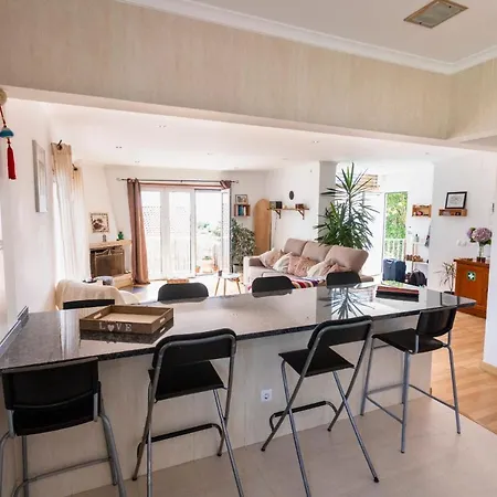 Sunny Place- Walking Distance To The Beach Daire